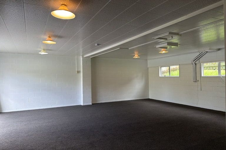 Photo of property in 10 Ciprian Place, Henderson, Auckland, 0612