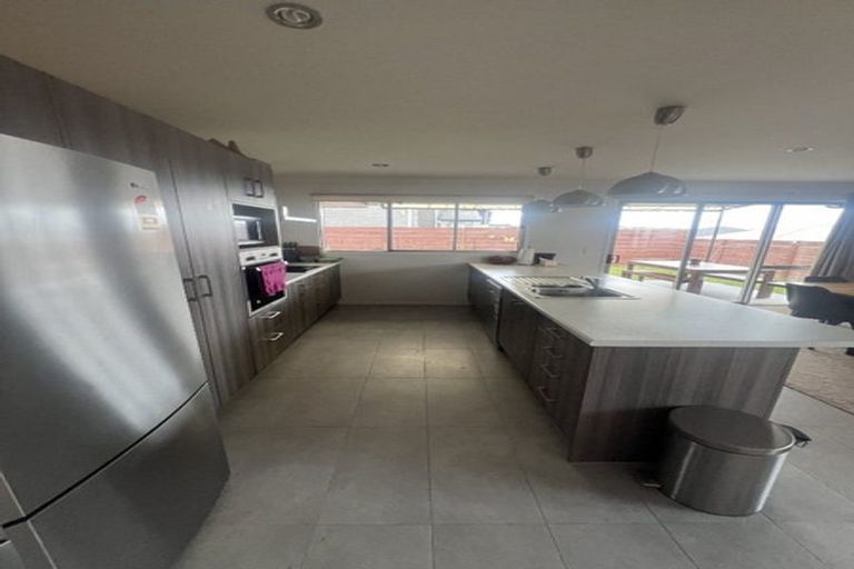 Photo of property in 33 Shrule Place, Huntington, Hamilton, 3210