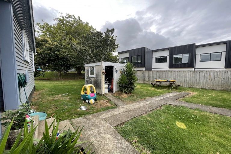 Photo of property in 64 Arimu Road, Papakura, 2110
