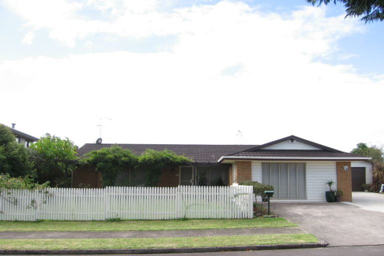 Photo of property in 37 Hedge Row, Sunnyhills, Auckland, 2010