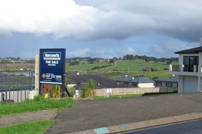 Photo of property in 9 Ashburn Close, Orewa, 0931