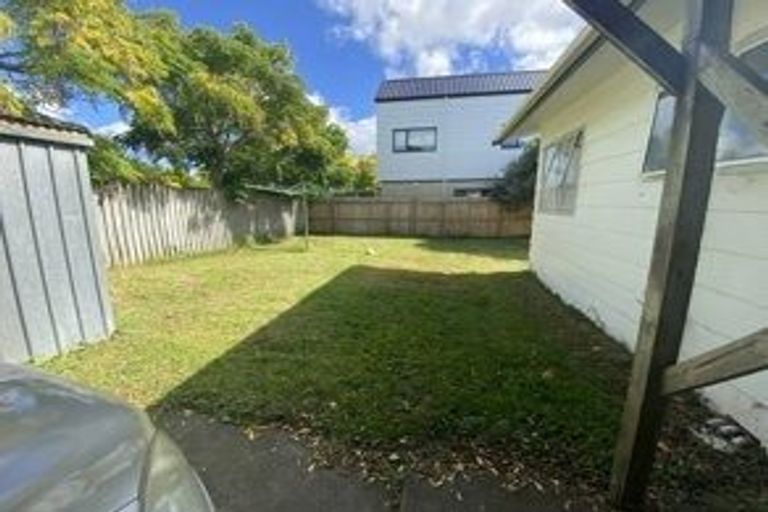 Photo of property in 2/388 Te Atatu Road, Te Atatu Peninsula, Auckland, 0610