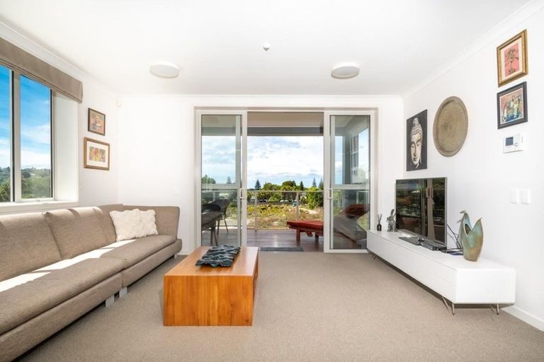 Photo of property in 84 Rewa Rewa Lane, Orewa, 0931