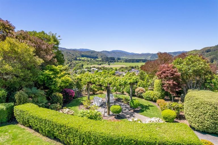 Photo of property in 18 Emerald Hill Drive, Birchville, Upper Hutt, 5018