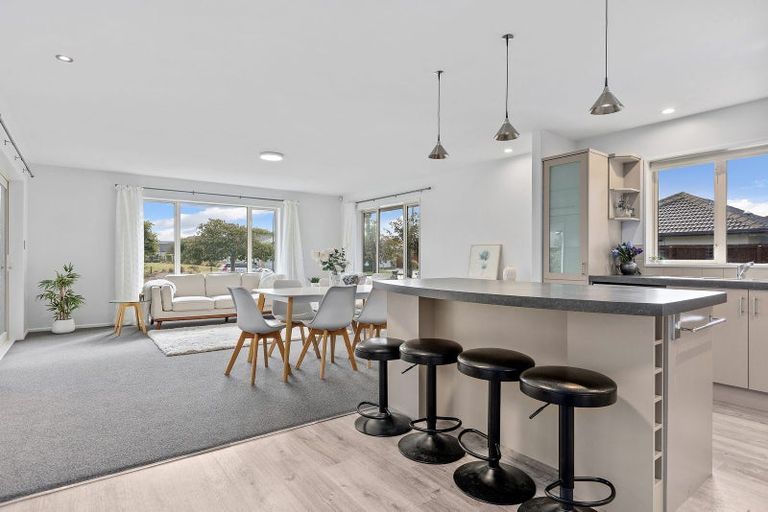 Photo of property in 7 Belgrove Place, Parklands, Christchurch, 8083