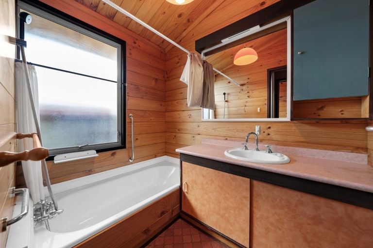 Photo of property in 2 Ensign Place, Hillcrest, Auckland, 0627