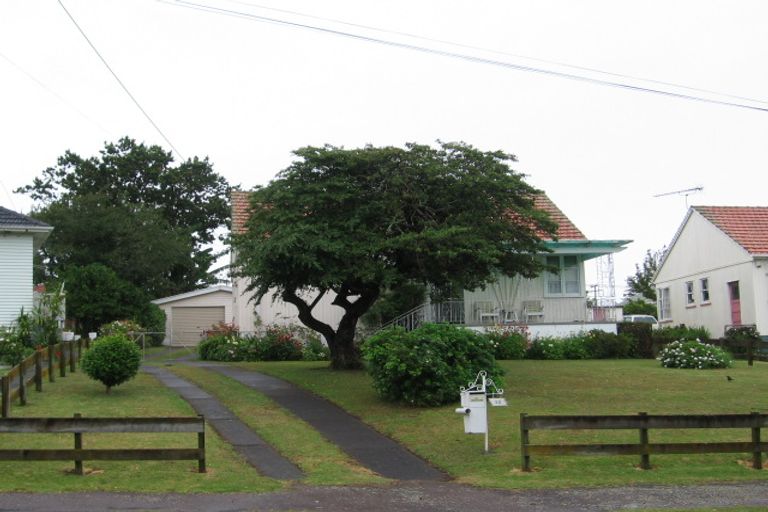 Photo of property in 13 Bagnall Avenue, Point England, Auckland, 1072
