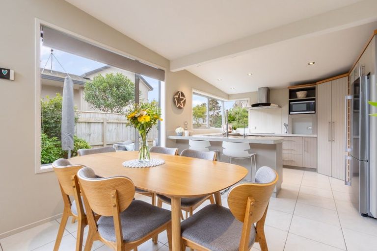 Photo of property in 8 Metzenthin Close, Raumati South, Paraparaumu, 5032