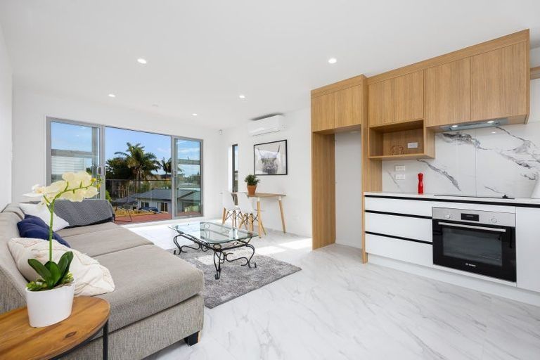 Photo of property in 298f Sunset Road, Windsor Park, Auckland, 0632