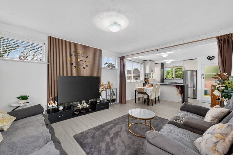 Photo of property in 209b Edmonton Road, Te Atatu South, Auckland, 0610