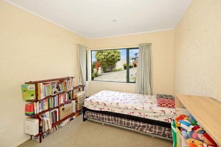 Photo of property in 1/20 Glen Vista Place, Bayview, Auckland, 0629