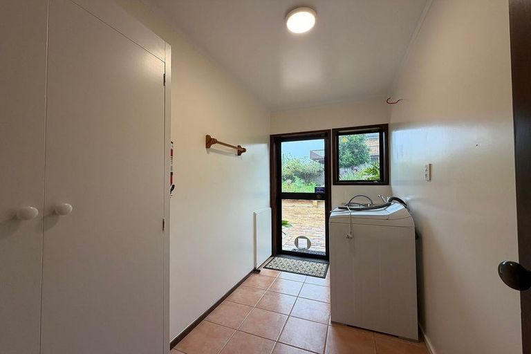 Photo of property in 5 Marina View Drive, West Harbour, Auckland, 0618