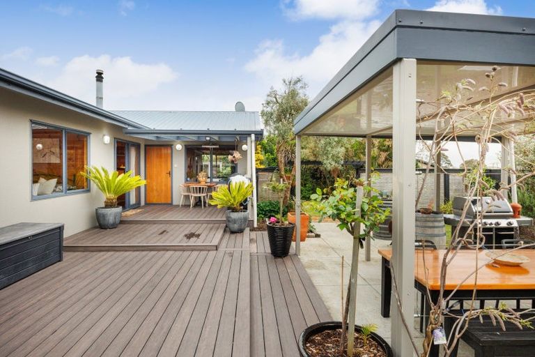 Photo of property in 23 Abby Road, Fitzherbert, Palmerston North, 4410