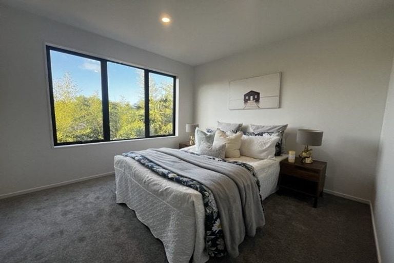 Photo of property in 2/4 Serjeant Street, Henderson, Auckland, 0612