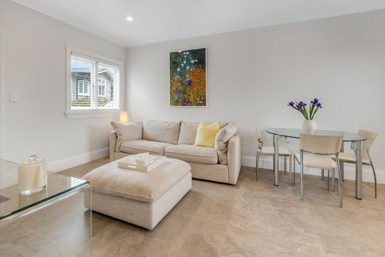 Photo of property in 17 Griggs Road, Whitford, Howick, 2571