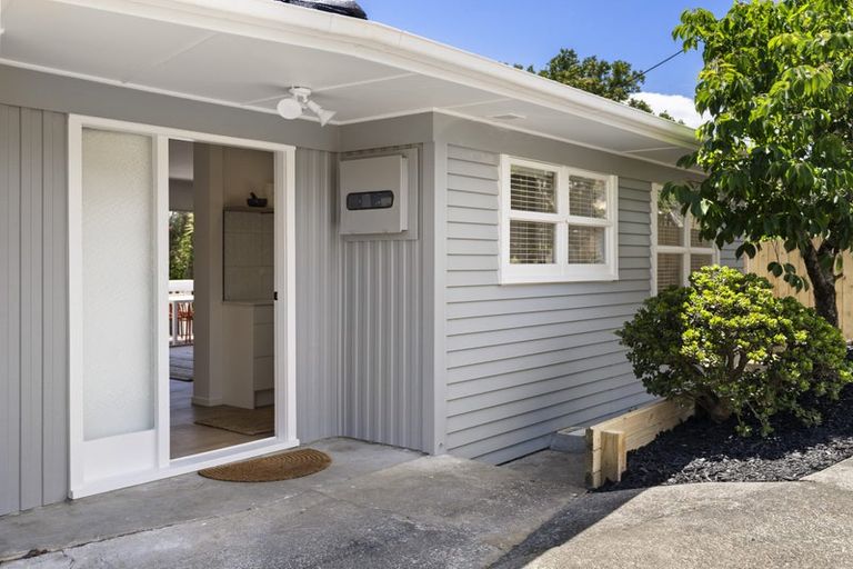 Photo of property in 12 Kiernan Place, Kelston, Auckland, 0602