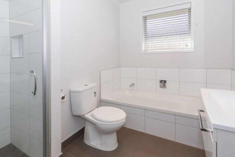 Photo of property in 6 Waipokapu Place, Opaheke, Papakura, 2113