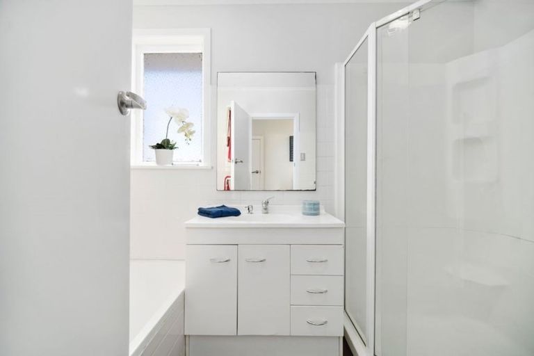 Photo of property in 1/8 Arrow Road, Forrest Hill, Auckland, 0620