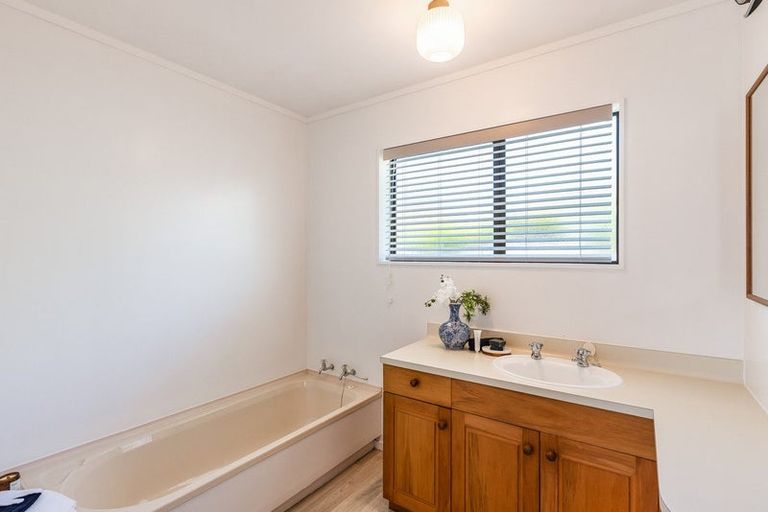 Photo of property in 1/29 Rosebank Grove, Waikanae, 5036