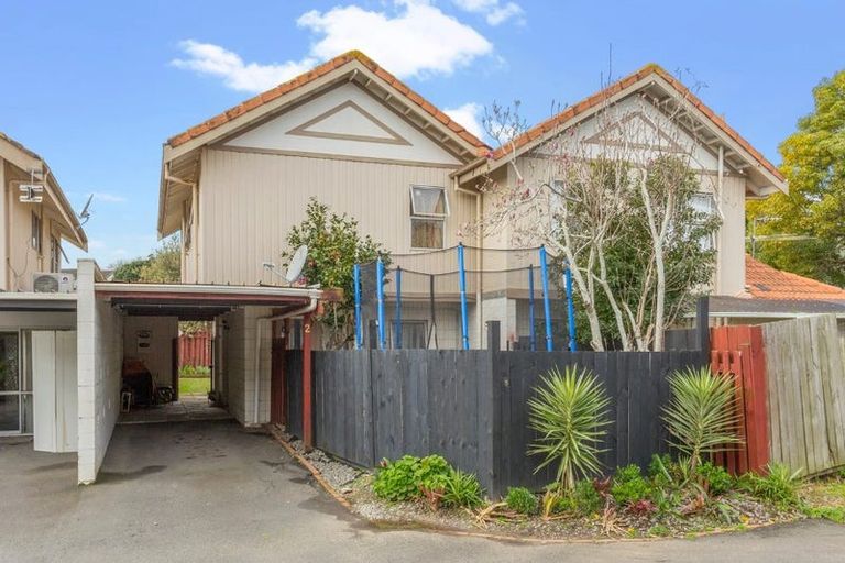 Photo of property in 2/104 Pakuranga Road, Pakuranga, Auckland, 2010