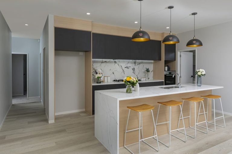 Photo of property in 47 Mcindoe Road, Kumeu, 0810