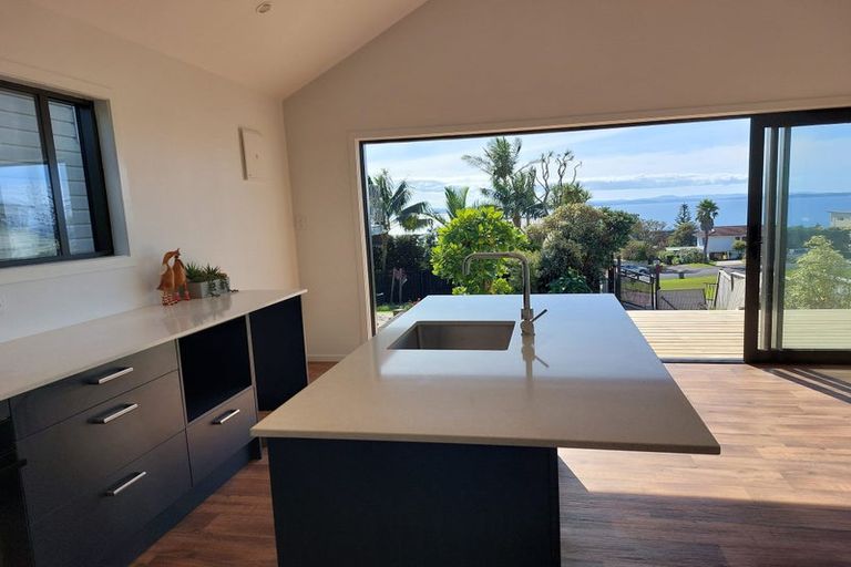 Photo of property in 37 Pacific Parade, Army Bay, Whangaparaoa, 0930