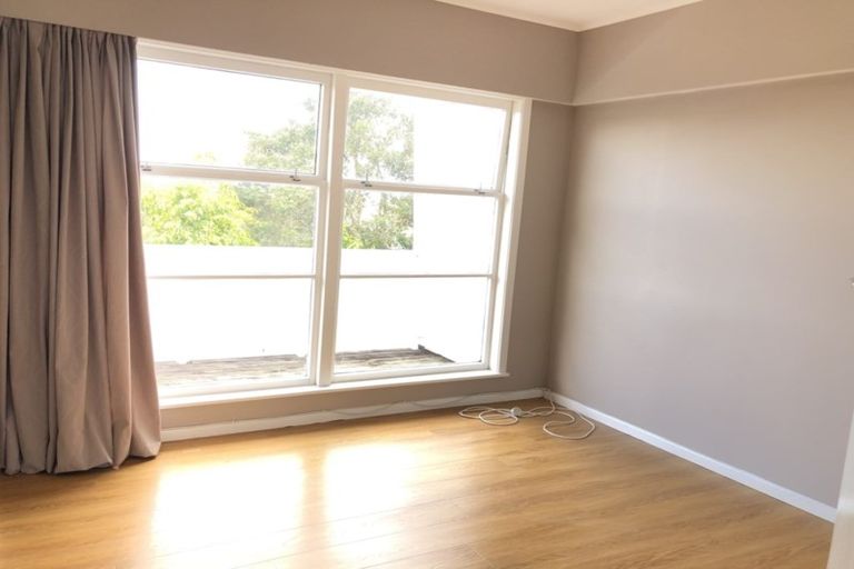 Photo of property in 117 Forrest Hill Road, Forrest Hill, Auckland, 0620