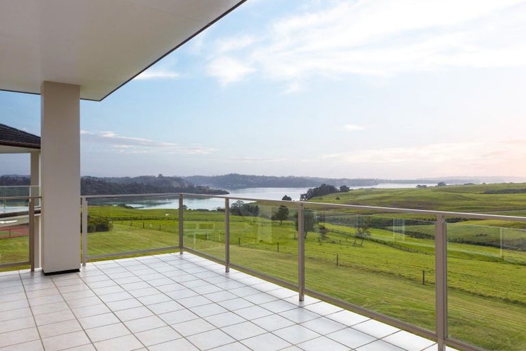 Photo of property in 189 Vaughans Road, Okura, Albany, 0792