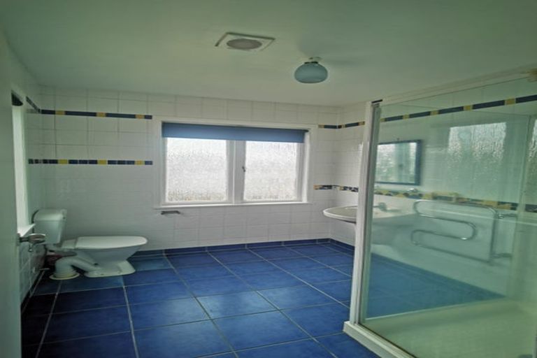 Photo of property in 14 Cron Avenue, Te Atatu South, Auckland, 0610