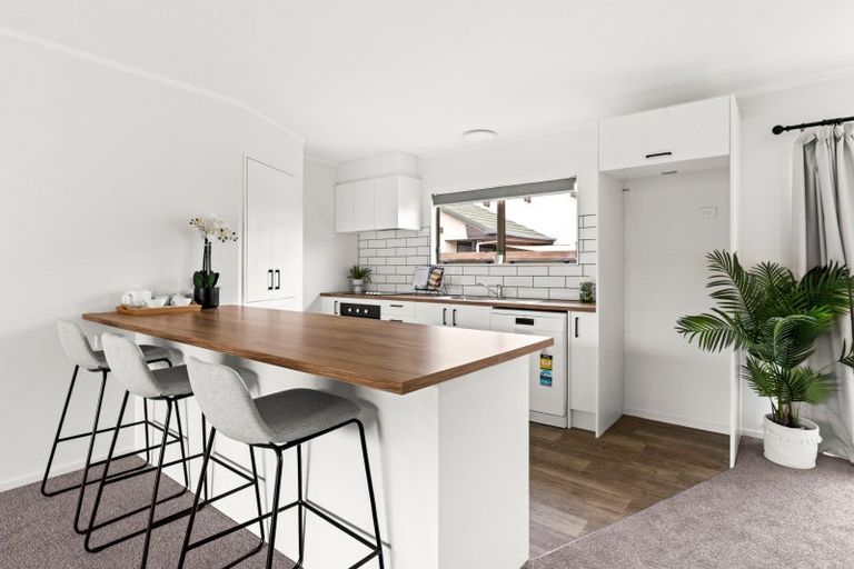 Photo of property in 35 Townshend Crescent, Greenmeadows, Napier, 4112