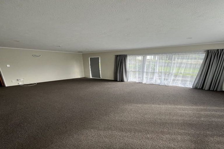 Photo of property in 17 Staithes Drive North, Whitby, Porirua, 5024