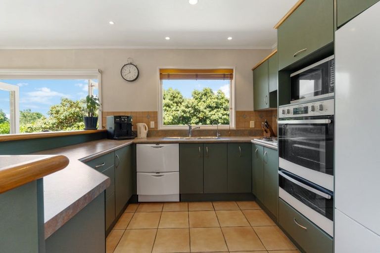 Photo of property in 99 Lake Crescent, Hamilton Lake, Hamilton, 3204