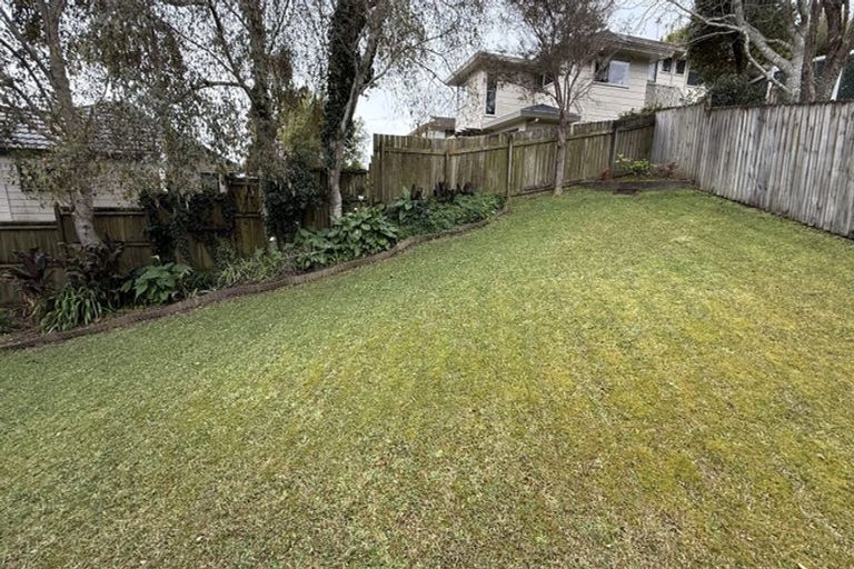 Photo of property in 2/15 Louise Place, Browns Bay, Auckland, 0630