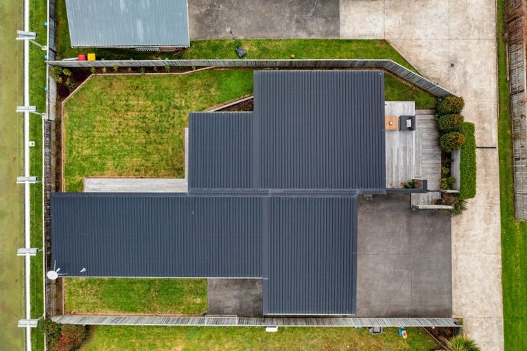 Photo of property in 1156a South Road, Oakura, 4314