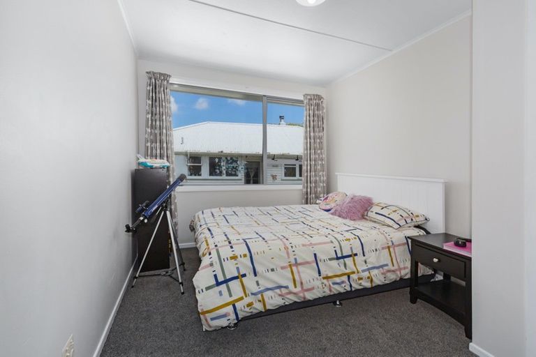 Photo of property in 6 Carbine Place, Ascot Park, Porirua, 5024