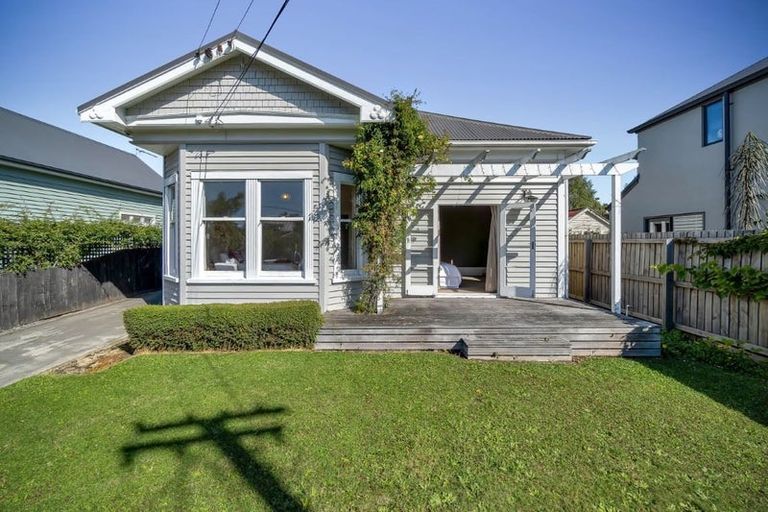 Photo of property in 74 Edward Avenue, Edgeware, Christchurch, 8013