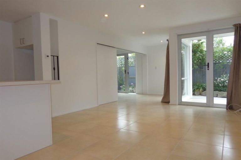 Photo of property in 2/32 Cranmer Square, Christchurch Central, Christchurch, 8013