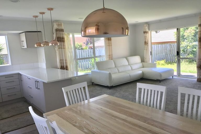 Photo of property in 15 Robin Brooke Drive, Flat Bush, Auckland, 2019