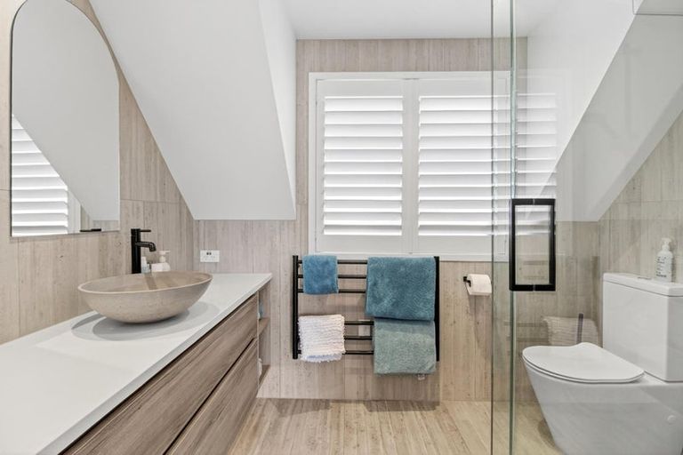 Photo of property in 28 Connemara Court, West Harbour, Auckland, 0618