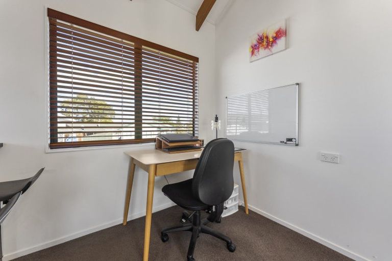Photo of property in 109 Hillcrest Drive, Kelvin Grove, Palmerston North, 4414