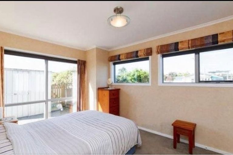 Photo of property in 95 Wikiriwhi Crescent, Awapuni, Palmerston North, 4412