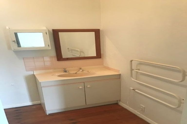 Photo of property in 3/44 Northland Road, Northland, Wellington, 6012