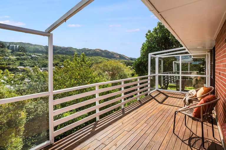 Photo of property in 15 Handyside Street, Tawa, Wellington, 5028