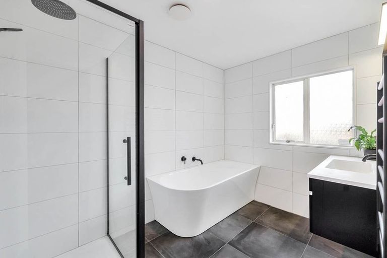 Photo of property in 35 Caversham Drive, Torbay, Auckland, 0630