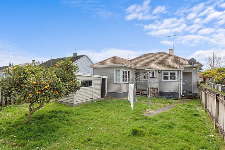 Photo of property in 52 Claude Street, Fairfield, Hamilton, 3214