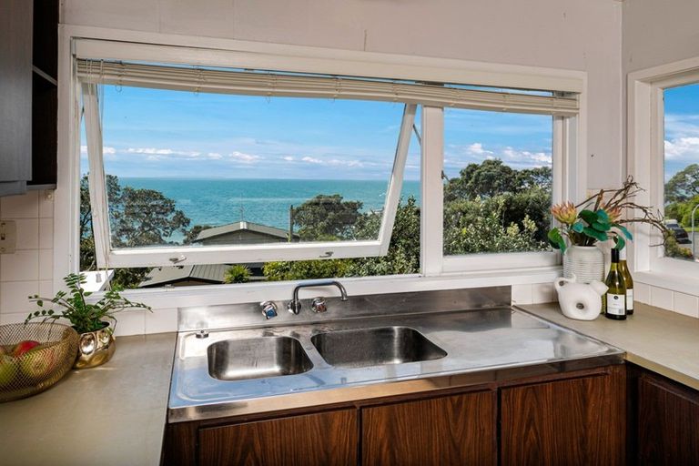 Photo of property in 29 Whitby Crescent, Mairangi Bay, Auckland, 0630