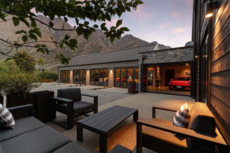 Photo of property in 8 Pendeen Crescent, Jacks Point, Queenstown, 9371