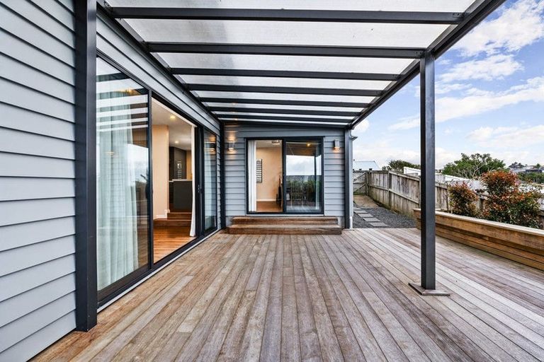 Photo of property in 11 Matisse Drive, West Harbour, Auckland, 0618