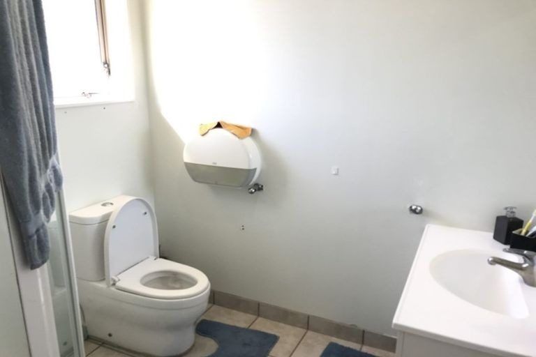 Photo of property in 48 Castlefinn Drive, Weymouth, Auckland, 2103