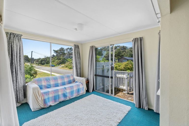 Photo of property in 141 Kahukura Avenue, Waitarere Beach, Levin, 5510